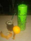 Mate con cáscara desecada de naranja