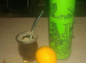 Una foto de Mate con cáscara desecada de naranja