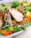 Salad ức gà áp chảo eat clean - giảm cân