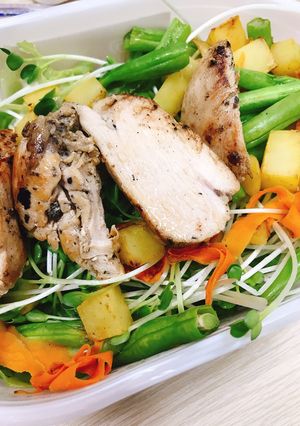 Hình của món Salad ức gà áp chảo eat clean - giảm cân.
