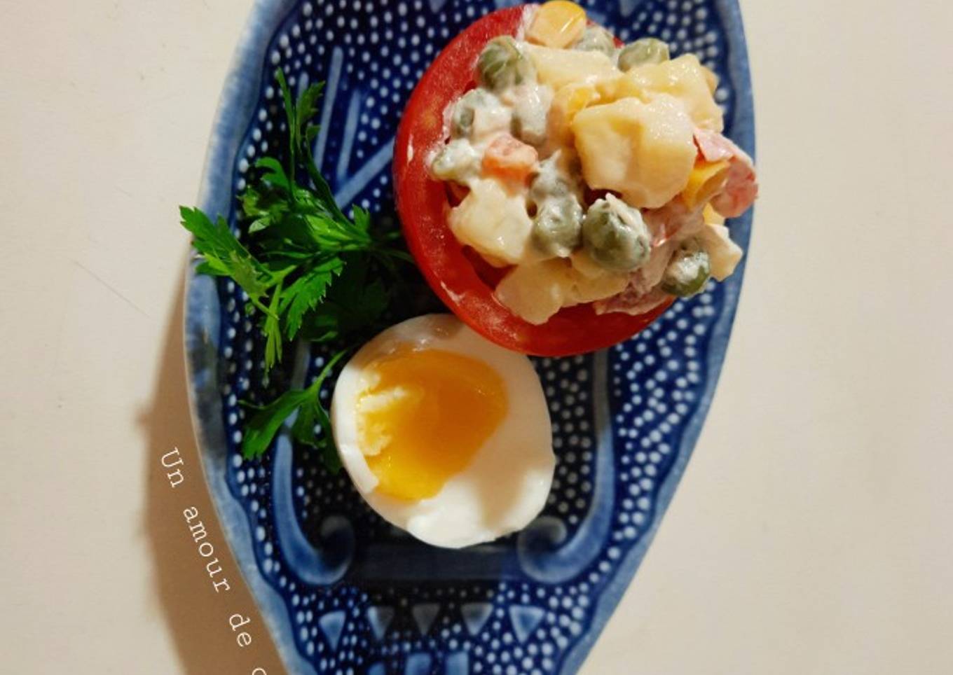 Tomate farcie de macédoine de légumes et oeuf mollet 🍅🥚🥗