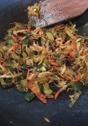 Una foto de Wok de verduras con salsa china al limón