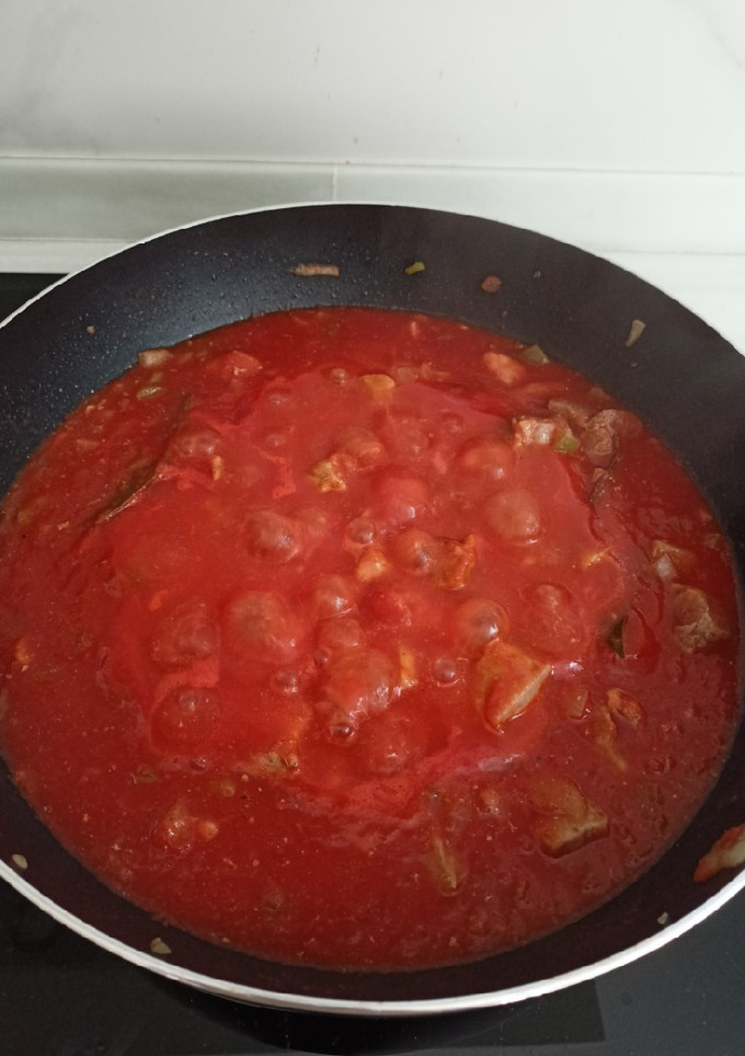 Una foto de Carne con tomate