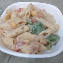 A picture of White Sauce Pasta.