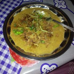 A picture of Haleem.