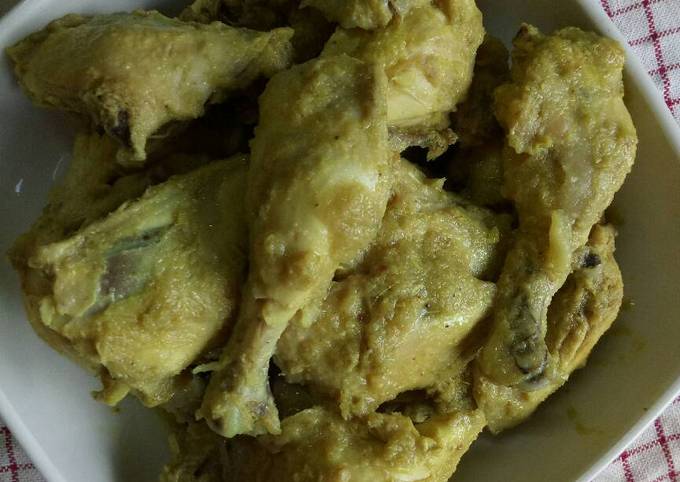 Ayam Ungkep bumbu kuning (ayam goreng)