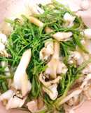Ốc móng tay xào rau muống