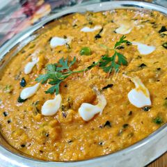 A picture of Methi matar malai.