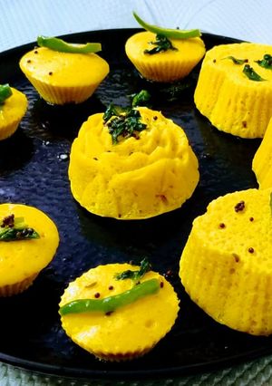ढोकला (dhokla recipe in Hindi) रेसिपी मुख्य फोटो