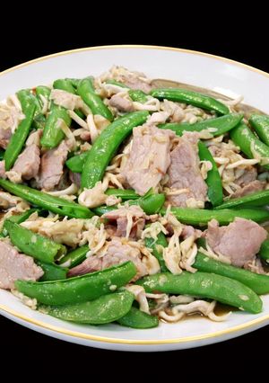 Hình của món SP.0112 - Thịt Heo Xào Nấm Hoàng Kim & Đậu Hà Lan.