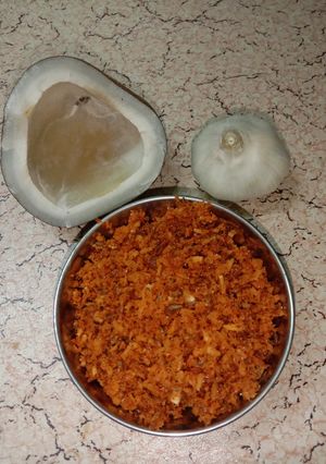 लसूण खोबरं चटणी (lasun khobhara chutney recipe in marathi) रेसिपी चे मुख्य फोटो 
