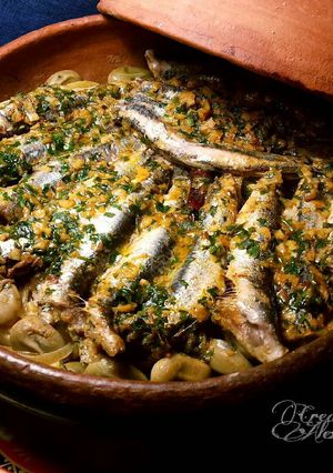 Una foto de Tajine de boquerones con habas tiernas