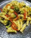 Tirabuzones con vegetales salteados 🥦