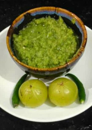 आंवले और धनिया पत्ती की चटनी (Awle aur dhaniya patti ki chutney recipe in Hindi) रेसिपी मुख्य फोटो