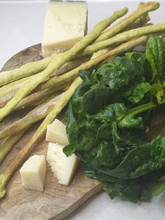Foto di Grissini stirati agli spinaci e pecorino