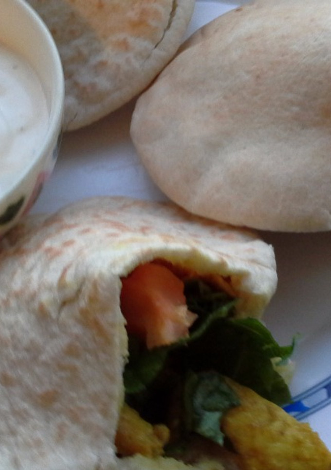 Una foto de Pitas de pollo con salsa de yogur