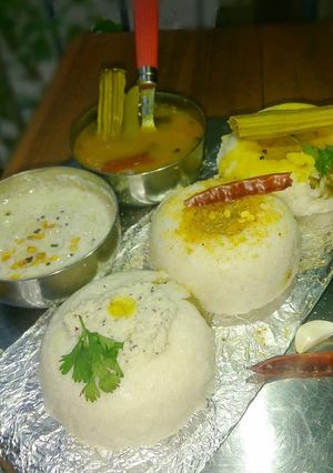 A picture of Rava Idli.