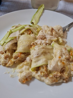 Una foto de Canelones de calabacín rellenos de carne picada