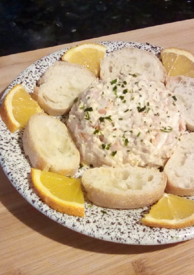 Una foto de Ensaladilla de chatka y piña