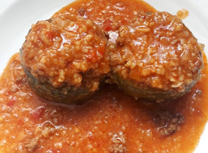 Una foto de Zapallitos Verdes Rellenos En salsa de tomate