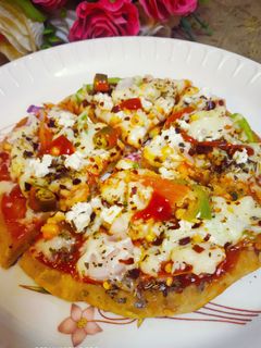 इंस्टेंट पिज़्ज़ा बिना यीस्ट के (instant pizza bina yeast ke recipe in hindi) रेसिपी मुख्य फोटो