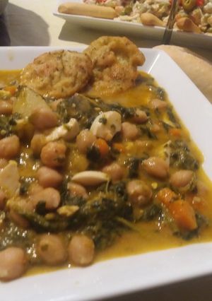 Una foto de Potaje de bacalao😋🍜