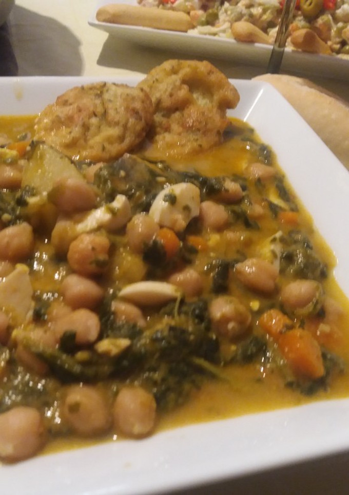 Una foto de Potaje de bacalao😋🍜
