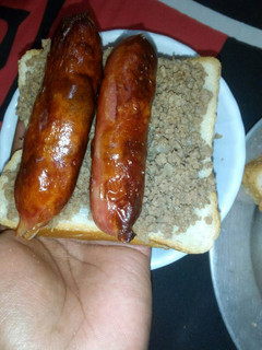 A picture of Smokies minced meat and bread.