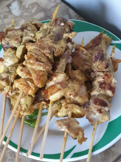 Una foto de Brochetas de pollo en la sartén 🍳