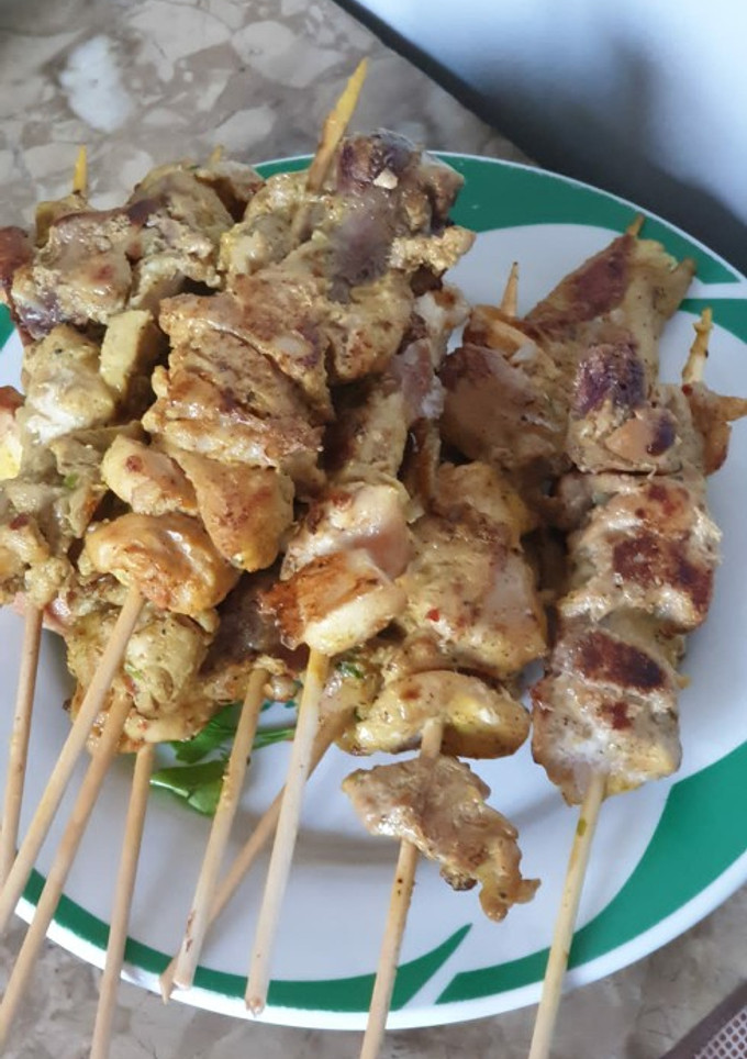 Una foto de Brochetas de pollo en la sartén 🍳