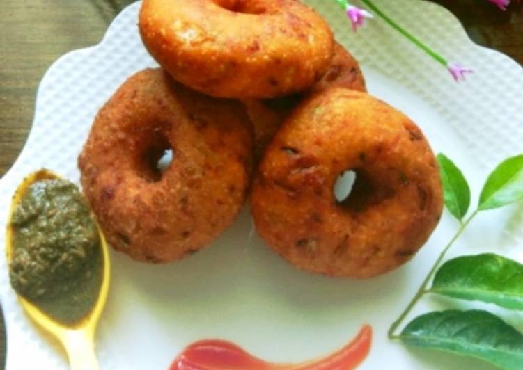 ब्रेड मेदु वड़ा (Bread medu vada recipe in Hindi) रेसिपी बनाने की विधि in  Hindi by Monika Sharma - Cookpad