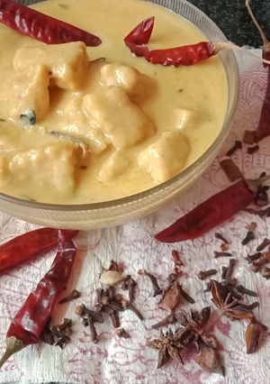 ઢોકળી વાળી કઢી(dhokali vali kadhi in gujrati) રેસીપી મુખ્ય ફોટો