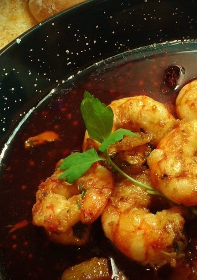 Una foto de Gambas al ajillo con pimentón rojo