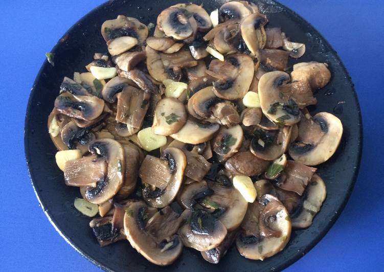 Champiñones al ajillo