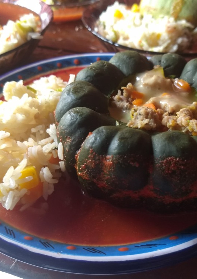 Una foto de Calabacitas rellenas en salsa de jitomate