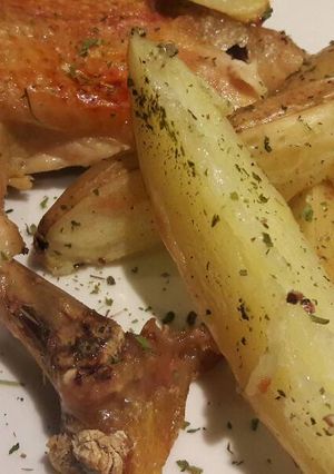 Una foto de Pollo al horno con papas