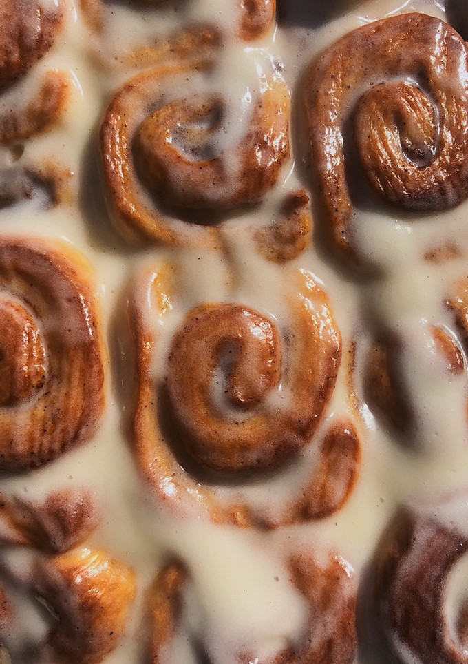 Una foto de Cinnamon rolls (rollitos de canela)