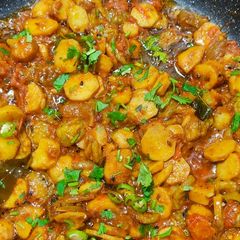 A picture of Arvi and Turai sabzi.