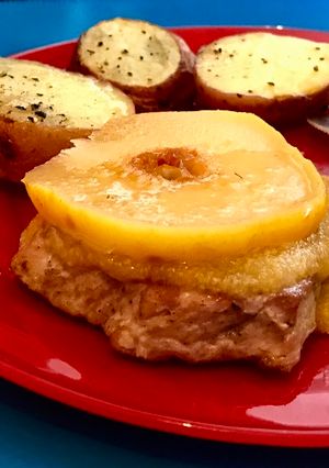 Una foto de Medallones de carre de cerdo con membrillo acaramelado y salsa gravy de membrillo y chardonay (Slow Cook)