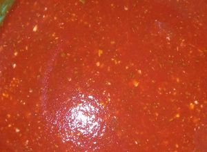 Una foto de Salsa pizza cinco ingredientes