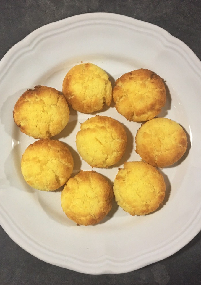 Una foto de Coquitas de limón (cocadas) apta para candidiasis (sin TAC, sin azúcar, sin lácteos) - 12 porciones