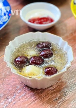 Hình của món Chè Củ Năng Táo Đỏ Hạt Chia.