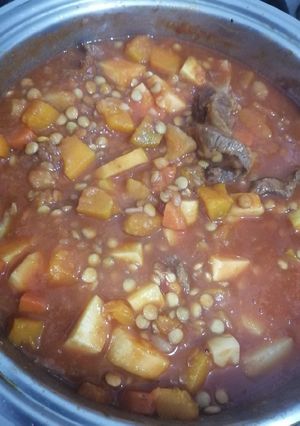 Una foto de Guiso de carne y lentejas