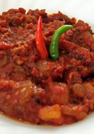 A picture of Bengali style tamatar ki chutney.