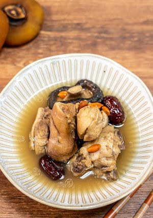 【老菜脯柿餅雞湯】大寒節氣燉湯，柿柿如意小孩愛 的食譜成品照片
