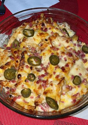 Una foto de Patatas bacon cheese con jalapeño