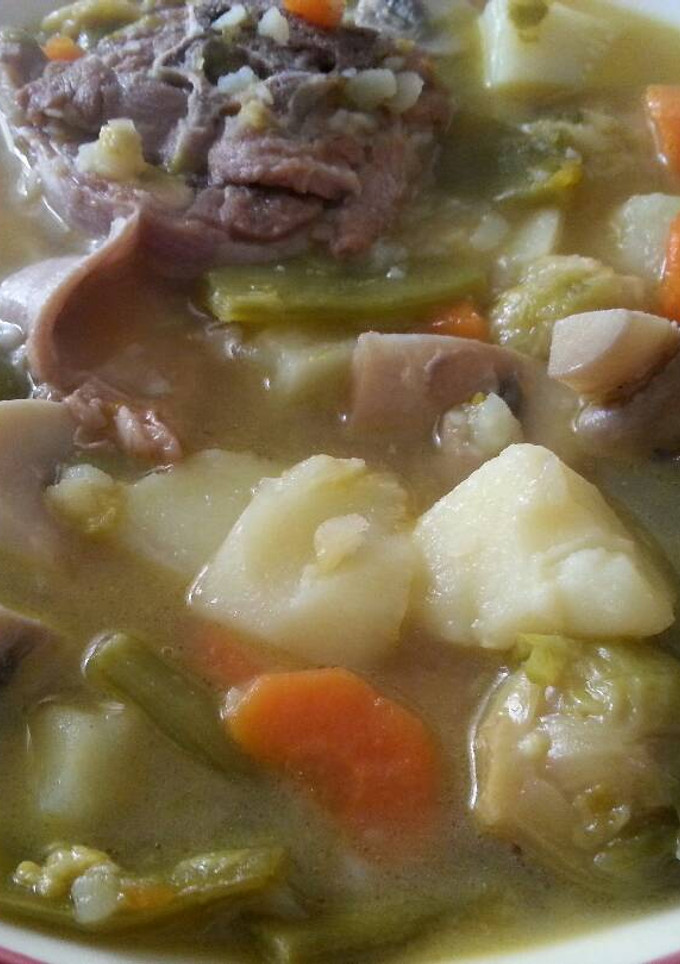 Una foto de Menestra de cordero y verduras frescas (caldosa)