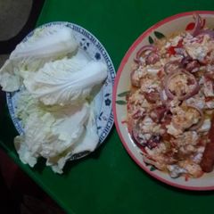 A picture of Fried egg sausages and cabbage.