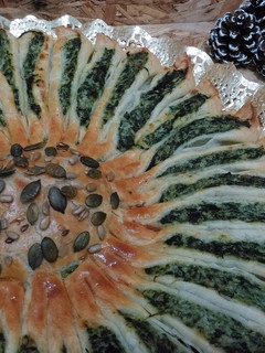 Una foto de Girasol de hojaldre con ricotta y espinacas