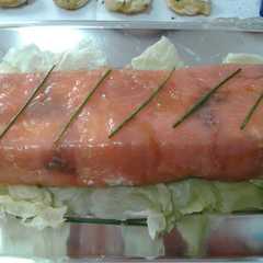 Una foto de Pastel frío de salmón ahumado